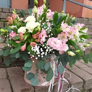 Flowerbox Nr.122 (alstromērijas, lizantes, zaļumi)