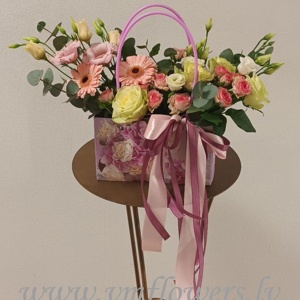 Flowerbox Nr.268 (rozes, lizantes, gerberas, zaļumi)